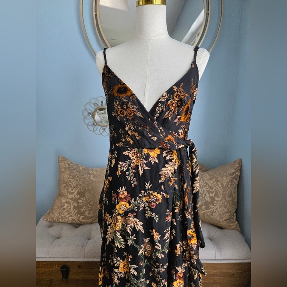 Hutch Alden Wrap Gown - Picture 6 of 9